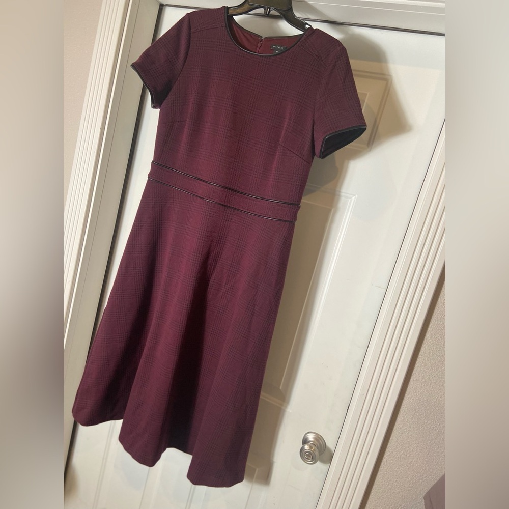 Ann Taylor~Houndstooth Print~Stretch Knit~Faux Leather Trim~Dress~Size 10 Tall